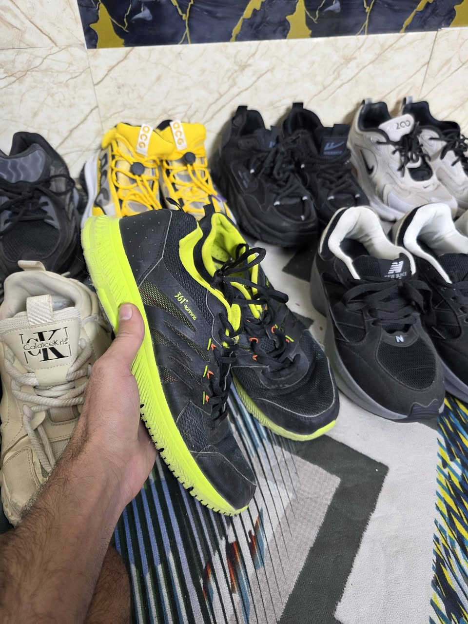 لايوجد توصيل + بيع كلهن ما ابيع قطعة وحدة
مرحبا اصدقائي اريد اغير احذيتي للبيع شلع كلهن اصليات  قياسات 41 و 42 و ٤٣ مشكل السعر شلع 75 الف  ما ابيع واحد مكاني بغداد شعب ***********
