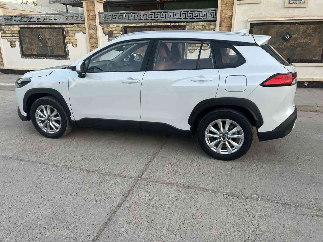 السلام عليكم كورلا كروس موديل2024 فول مواصفات وكشنات لونين جلد ٤ كامرات 360درجه حمالات  بلوجكترات كشن كهرباء  حساس امامي خلفي ماشيه ٢٣الف مكفوله كفاله عامه من كلشي السعر ٢٨ مليون مكاني بغداد حي الجامعه اي استفسار الاتصال ع الرقم ***********
