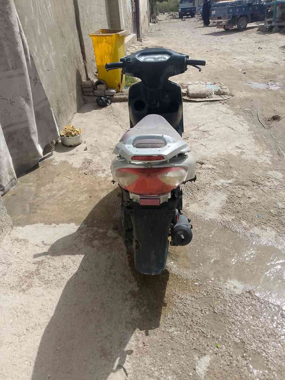 دراجه نضيفه للبيع كلش ما نقصه بس كفرات شويه كهربائيات كله شغاله سعر خاص رقم***********
