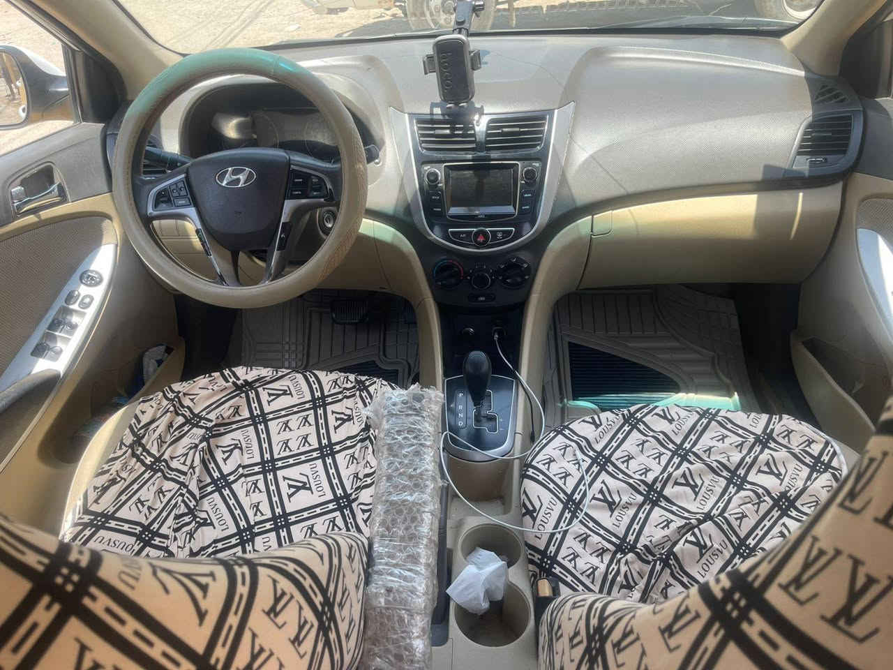 اكسنت موديل ٢٠١٥ خليجي 
١٦٠٠دوش مكينه جديده مكفوله
كير مكفول
٨٠ ورقه
بغداد***********
