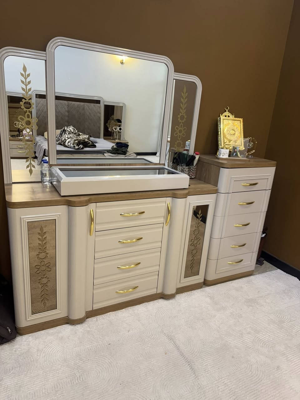 السلام عليكم غرفة نوم للبيع نظافة 95‎%‎
كلش نضيفه الغرفة وجديدة متكونة من 11 قطعة 
الغرفة باب اول قوية 
للأستفسار عن السعر 
***********
