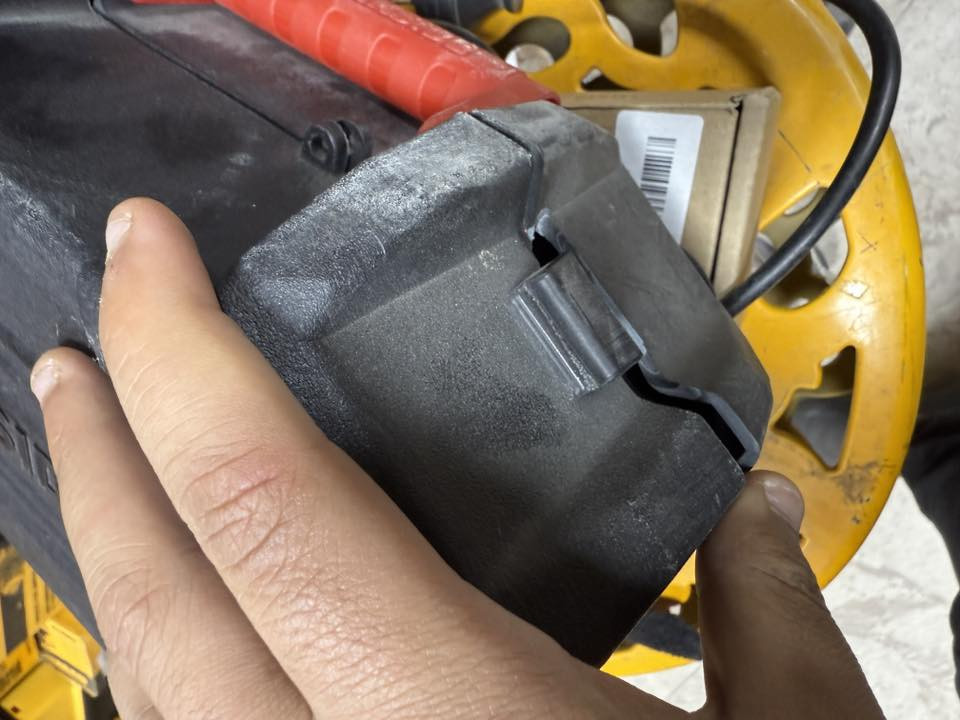 منعمات كهرباء عدد 2 

اولى بارك سايد تجي مربعة ومثلثة 

ثانية انهل مثلثة 

توصيل متوفر
***********
