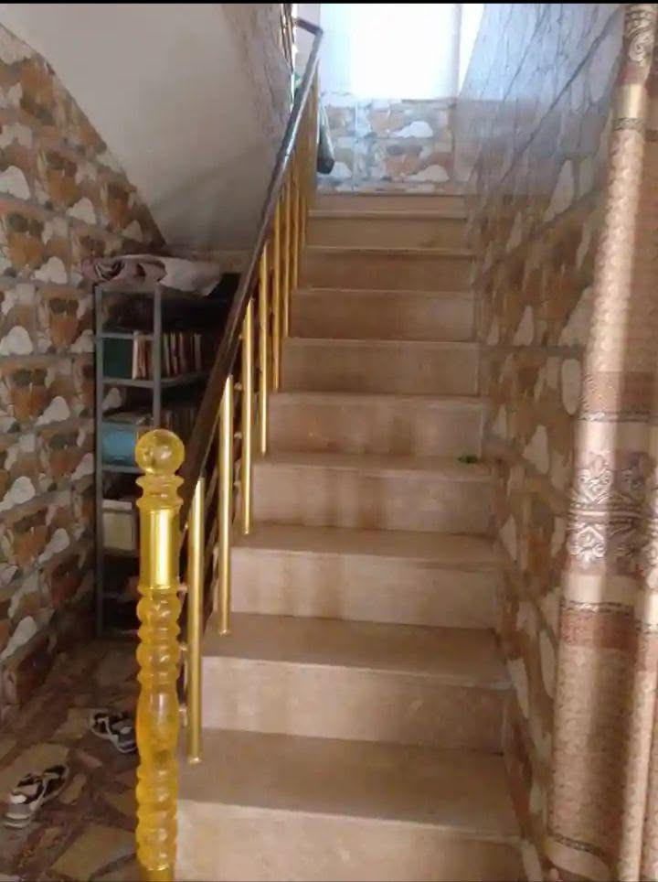 السلام عليكم بيت 220 متر بلديه ركن  طابقين يحتوي على 4 غرف معامله كامله بانتضار التقييم بيع او مراوس حي الميلاد قرب طريق الجنه عمود 117 للتفاصيل اكثر *********** النجف, العراق
