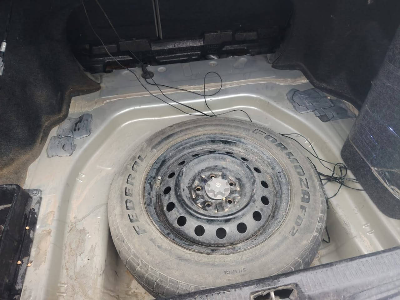 كامري 2011 امريكي محرك 4 ما مفتوح رقم دهوك إلى شهر2027/6 السياره حلوه مال جناي يريد مراوس بعذاري من 2006 إلى 2009 و حتمال يببع السياره بيه كابون بنزين الموصل و هذا رقم صاحب السياره اتصل *********** و صاحبه جناي
السونار موجود مع الصور 
و شوف العين يبري الذمه
