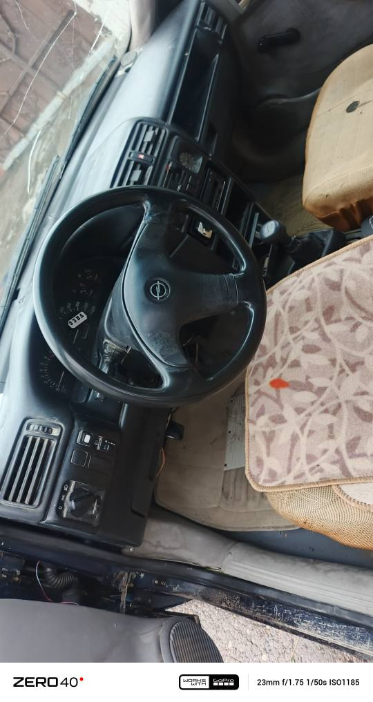 اوبل فيكترا موديل ١٩٩١ دةعامي نية " جوار تايةيي لوكي لةسةرة تاخم بيشي تازةية " كيرو مكينةي بةشةرت " سةنةوي لة ٢٠٢٢ وة بةسةر جوة سةنةوي عاجة " شةرت تحويل" سعر ٢٧ ورقةو مجال" *********** شوين كركوك كركوك, العراق
