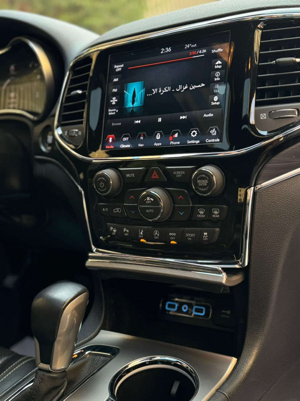 السلام عليكم
للبيع فقط سيارة جيب موديل 2021
ماشية فقط 44 الف
حادث جدآ بسيط  
فتحةً بانراما السيارة 
الون ازرق بحري 
السيارة كلش جديدة صارلهه 11شهر من دخلت العراق 
رقم بغداد 
السعر 290 وبيهه مجال بسيط وماكو هيجي سعر بالسوك 
السيارة على وضع الشركة 
 الشراي يتصل ***********
مكان السيارة ميسان
