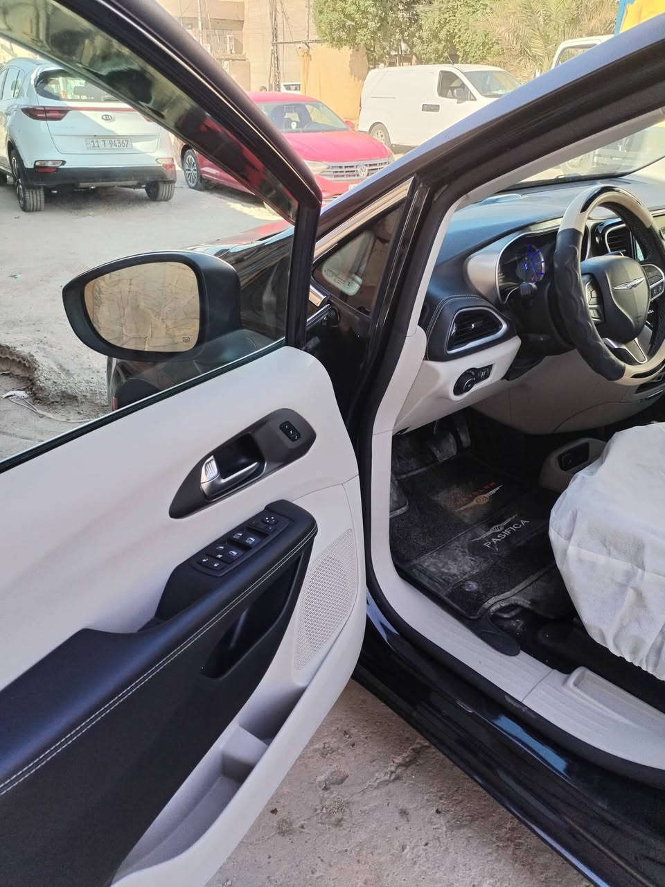 كرايسلر باسيفيكا بلكن. موديل 2023
السيارة هايبرد. شحن + بنزين
الرقم بغداد – باسمي
ماشيه 31 ألف فقط
محرك 3600cc

الضرر: دعامية أمامية جهة السايق، شبر جاملغ، وشبر بنيد من الحافة فقط
الإيرباكات سليمة
تخم تاير تايلندي جديد

المواصفات:

تحديد مسار

قفل سرعة

اصطفاف ذاتي

كشنات تدفئة

كشن كهرباء

تبريد 3 قطع

خزن ميموري

فول مواصفات ما عدا الفتحة

📍 مكان السيارة: بغداد – الدورة
☎️: رقم هاتف : ***********
السعر 235

#كرايسلر #باسيفيكا #Chrysler #Pacifica #هايبرد #سيارات_للبيع #بغداد #سوق_العراق_للسيارات #IraqKurdCars
