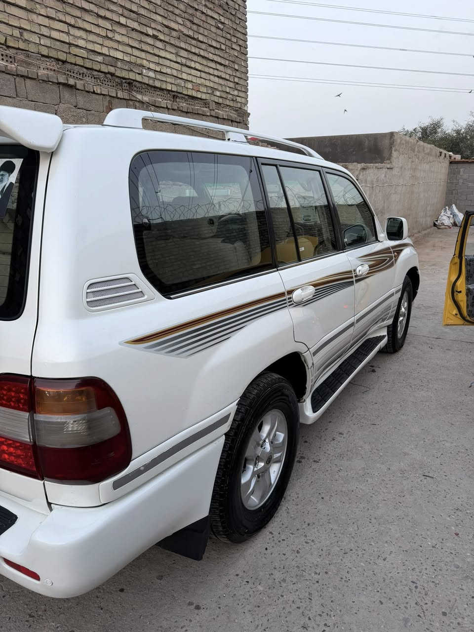 السلام عليكم لاندكروز GXR2007سياره خير من الله وحلوه ماشيه 200 ك م السياره احله من الصور رقم بغداد بسمي ومكانهه بغداد مدينه عارضهه 155 والسونرا بل منشور رقم الهاتف ***********
