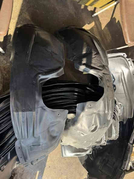 سلام عليكم ورحمة الله وبركاته وصول كميه كبيره من بطاين جيب بزون 2014 - 2018 بطانه مبطن سعر الطخم ٦٠ الف عنوان بغداد ساحة الطيران الفرع الأول يسار ويوجد لدينا خدمة توصيل جميع محافظات ***********
