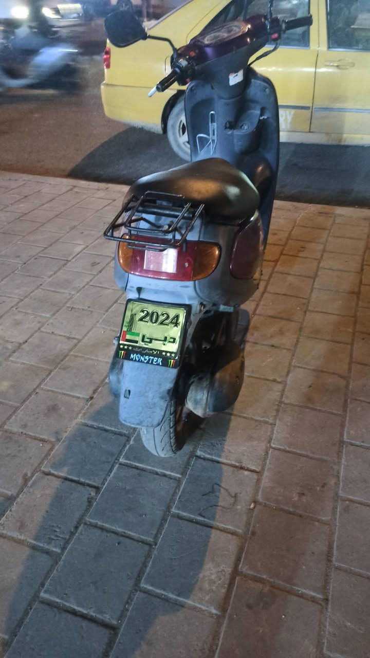 السلام عليكم عندي دراجه قرده تشتغل سلف وهندر كهربائيات كلهن شغالات زوج تايرات جدد مكينه ناعمه خير من الله شلعه معدل دراجه اخت رمبه النظافه 95% العنوان مدينه الصدر سعر 325 وبيها مجال بسيط بس شراي يتصل على هاذه رقم 
     ***********
