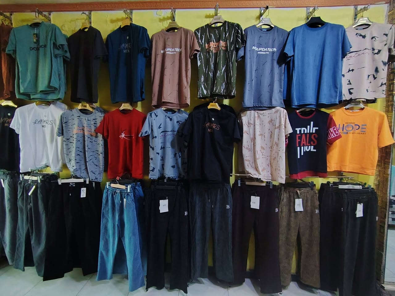 اي قطعه داخل المحل 7 آلاف قطعتين 13
بدي ماستر.                7
بدي ياخه قطن وحجري. 7.          قطعتين 13 
 بجامه 110 وبوي.        7
قميص رسمي كابوي.     7 

العنوان ناصريه قضاء النصر قرب مطعم غفران الصوب الصغير *********** إشارة
