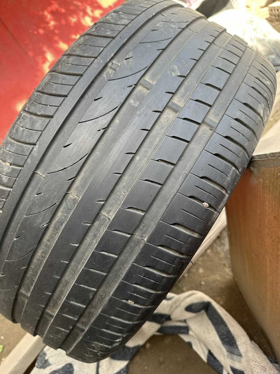 سلام عليكم زوج تاير صيني قياس 275/40/20 انتاج 2025  شرط اخو الجديد واستعمال قليل مكاني بغداد ***********
