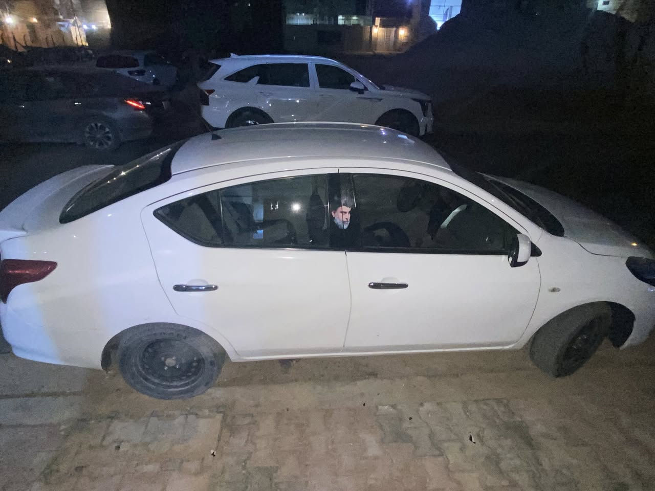 السلام عليكم ورحمة الله وبركاته بسم الله الرحمن الرحيم نيسان صني للبيع موديل 22رقم اربيل جديدتحويل أو وكاله حاضر  بيها 3قطع صبغ شاشه وكامره ماشيه 176الف كيلو متر
مكاني نجف *********** سعر 100ورقه وبيها مجال
