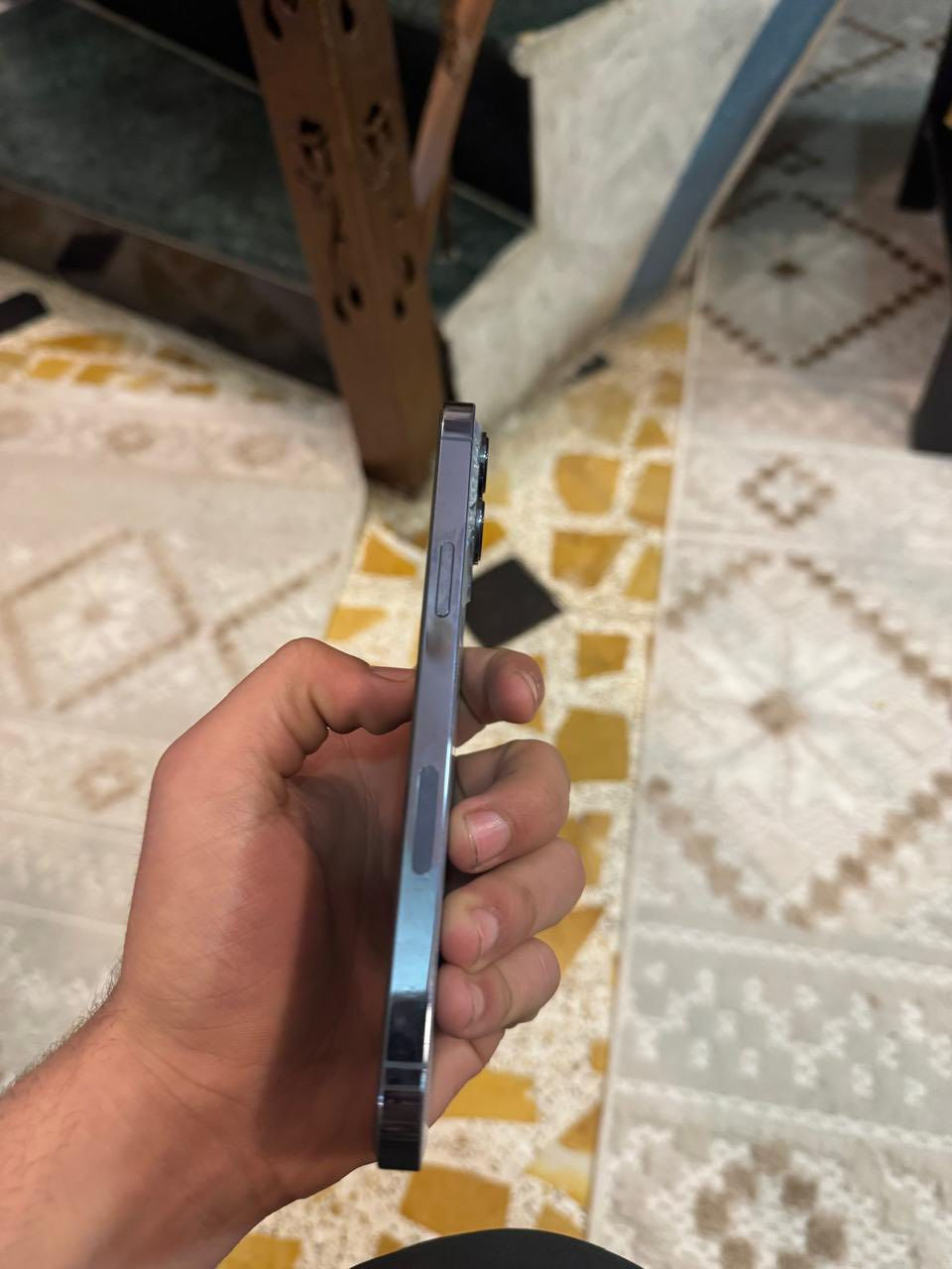 السلام عليكم عندي 13 برو ماكس امريكي مامفتوح مستعمل بطاريه 91 بلادي ارجع وأكلك الجهاز مامفتوح استخدام شخصي فقط مكسور الظهر وتصليحه فلاسين ممكن يكلفك ٣٥ الف سعره ب٥٠٠ قفل الشراي يخابر ***********
