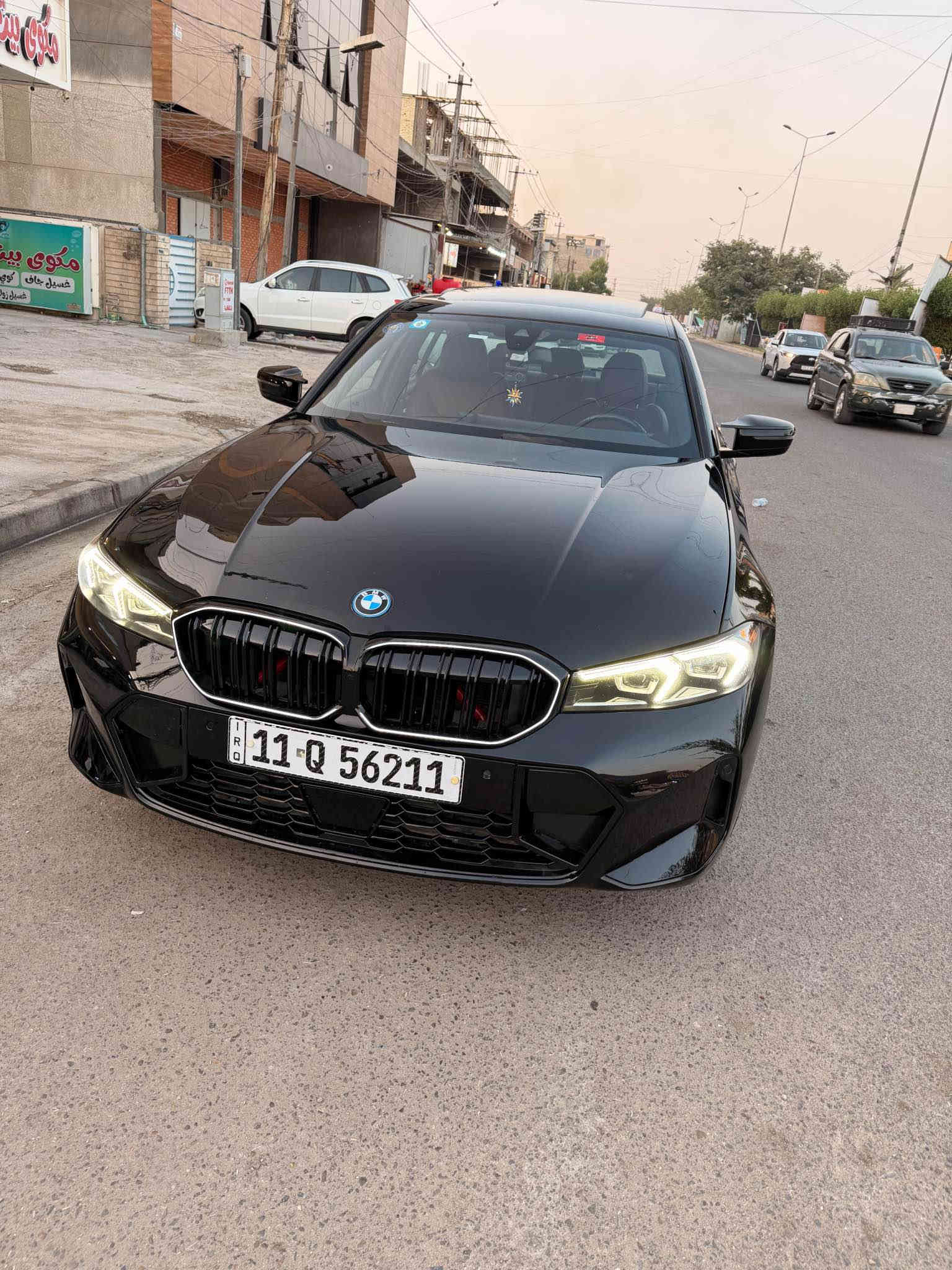 BMW 330e – موديل 2023 – فول مواصفات

🔹 الهجينة الاقتصادية (بنزين + كهرباء)
🔹 داخل أحمر
🔹 ماشية 45 الف 

⸻

⚙️ المواصفات:
 • فل مواصفات /  الـ 330e
 • شاشة كبيرة
 • شاشات ليد
 • حساس أمامي + خلفي
 • كاميرا
 • بصمة
 • لايت باكج
 • نظام توفير وقود + كهرباء
 • كير ZF
 • تثبيت مسار
 • رادار

 • دعامية M

⸻

🛠 حالة السيارة / ملاحظات:
 • ضرر أمريكا: جاملغ  أمام تبدل نفس اللون
 • بالعراق: صار صندوق طخة وتم  تبديل 
 • طخة بلـ باب  من أمريكا غير مُصلحة (مذكورة للعلم)
 • السيارة ماشية 45,000mi
ولا مسج تايرات جدد وكل صيانتها كامله 
سعره 28 الف 
سعرها مناسب لمديلها. 
مراوس ب 530 مديل ٢١ وفوك 
هايبرد او بانزين 
*********** بغداد
