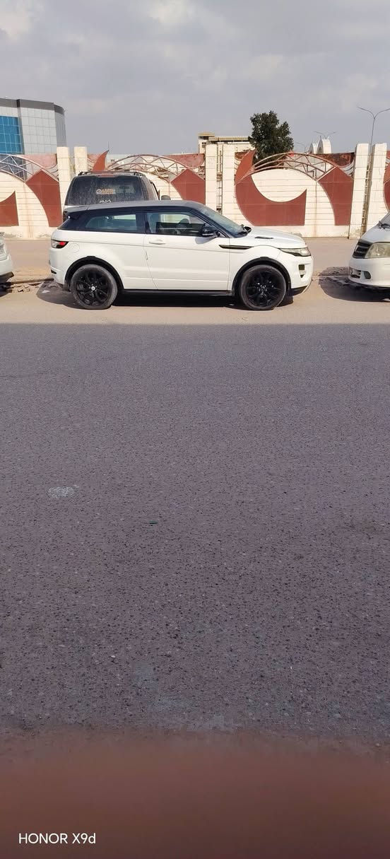 سلام عليكم
رانج ايفوك 2012
سبورت
فول مواصفات 
كلشي بالك بيها
ماشيه 147الف كيلو قابل لزياده
رقم مميز بغداد موجوده بلبصره
ضربته بلصندوق فقط الباب 
مكينه2000 تيربو
كير ومكينه كفاله 
بيع او مراوس 
***********
