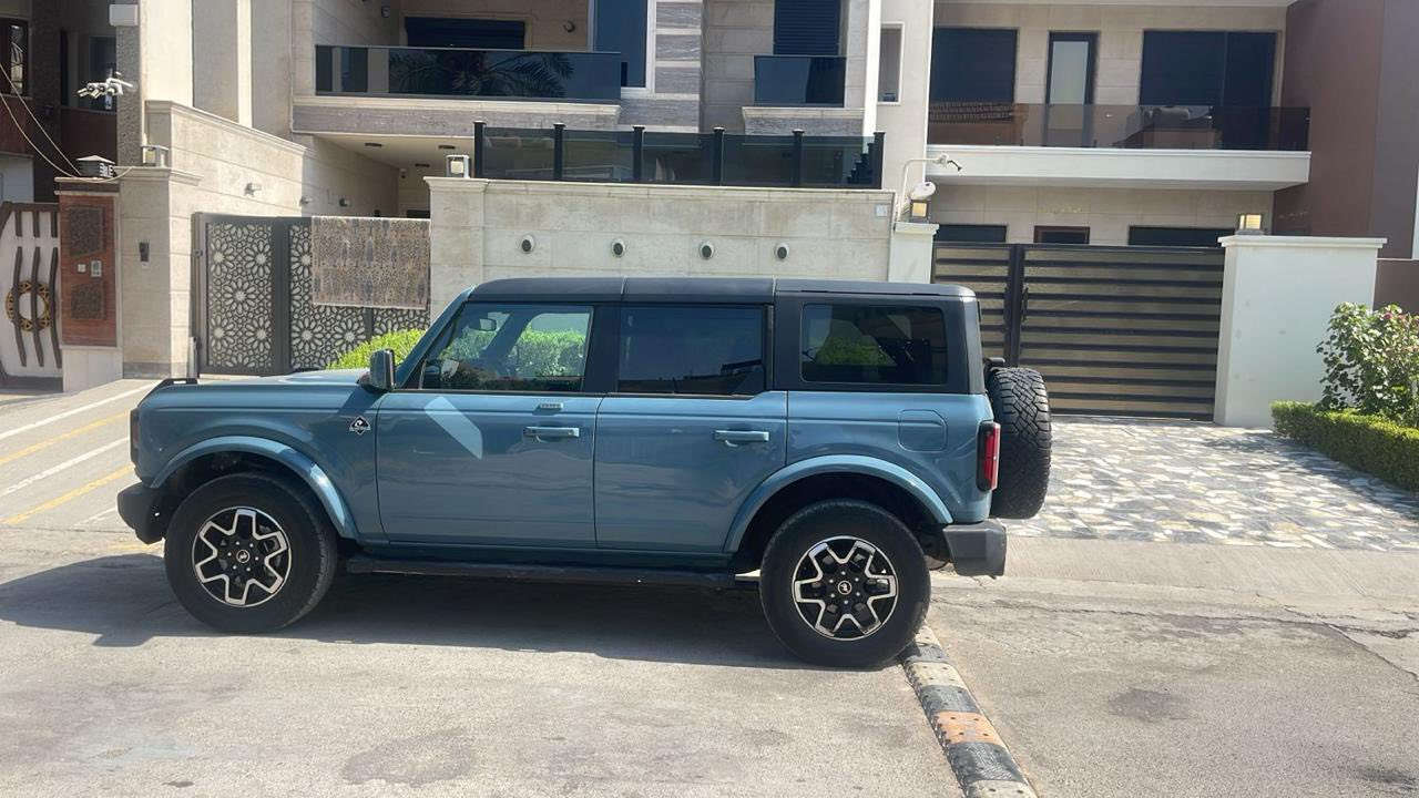 السلام عليكم
‏FORD BRONCO 
فورد برنكو 
وارد امريكا حادث بسيط
محرك 4 سلندر 2.3 لتر توين توربو
موديل2023
رقم مميز بغداد
ماشيه 19 
المواصفات 
شاشه كبير 
كاميرا خلفيه حساسات خلفيه 
اضاءة زينون
لايت زينون ، بك لايت ليد
نظام النقطة العمياء
عدادات ديجيتال 
نظام المحافظة على المسار
كشنات جلد تدفه هيتر ستيرن هيتر
دخول بصمة
تشغيل عن بعد
نظام صوت 
مثبت سرعة 
داخل جلد
السعر275بيها مجال
الاتصال***********
بغداد
