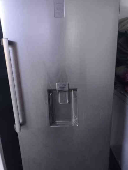 ثلاجه سامسونج جديده بالنايلون مستعمله قليل الوصف بالصور في وصل الشراء غير متواجد في الفيس بوك رقمي***********الله شاهد مشتريهه مليون وأربعمائة واربعه وعشرين ألف ونايلونهه بيهه سعر البيع مليون دينار كربلاء
