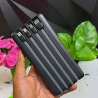 ٢٠٠٠٠ مللي أمبير • شحن سريع • ٤ كابلات