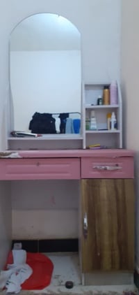 ميز مراية • أثاث نوم