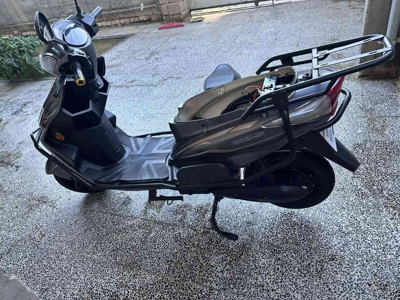 السلام عليكم شباب دراجه سكنس نفخ  موديل 2025 جديده قبل شهر تقريباً اخذتها
دراجه سته باتري مسطره كبار 

3️⃣نمر 

نظام البك 

نظام البارك 

بريكات هايدروليك 

بلوتوث

ملف الفين 

٣٢.  امبير 

٧٥.  فولت 

دراجه كلش نظيفه ومتصرف شحن 

السعر {850} وبيها مجال بسيط 

العنوان ! بغداد المحموديه ناحيه الرشيد 

الرقم *********** شريحه واتساب وخاص موجود
