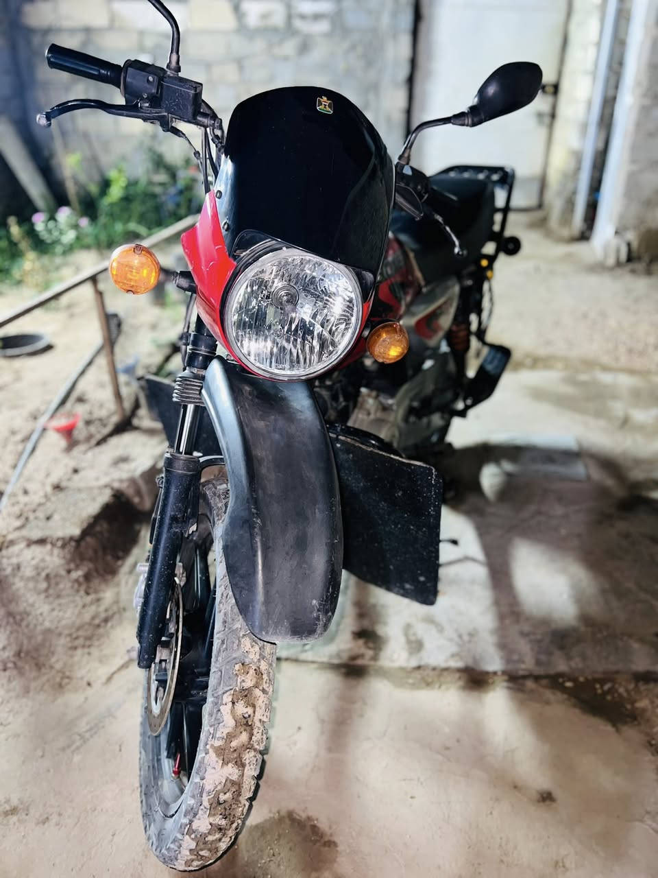 سلام عليكم دراجه بوكسر 2020 معاملت الرقم كامل بس استلام  الرقم دراجه بدون نقص فقط باتري  نضافه فول أوراق أصوليا ايــيً استفسار رقم *********** مكان حله ابي غرق عمود 165
