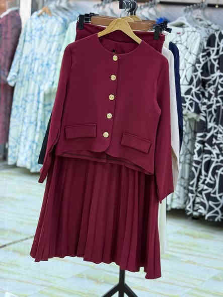 طقم انيق كوالتي عالي قماش دابل ايطالي 

قياس 48/46/44/42/40/38/

#سعر قطعة 35 الف فقط

ملاحظه //تصوير حقيقي من محل

للحجز واستفسار مراسلتنا على الخاص 

او واتساب ***********
