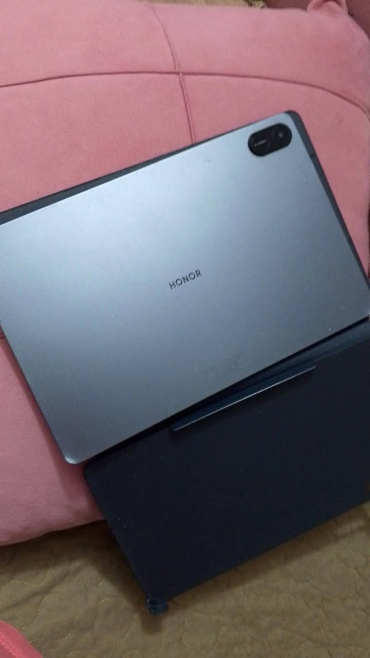 سلام عليكم ايباد هونر x8a 
يباد هونر للبيع مستعجل عل بيعه 
٤ سماعات صوت ذاكرة ١٢٨ 
بوبجي يشغل العاب يشغل موصفات حلوة 
سعر 140 بي مجال قليل 
مكاني بغداد 
رقم ***********
