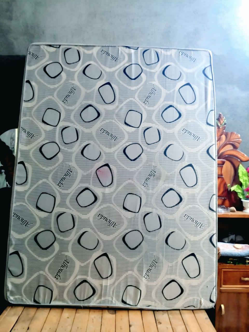 السلام عليكم ورحمه الله وبركاته 
غرفة خشاب للبيع 
كنتور 6 ابواب 
دوشك نفرين 
جرباية 
زاوية 
ميز 
مكاني بغداد ناحية الوحدة الحرية 
للاتصال والاستفسار *********** واتساب
