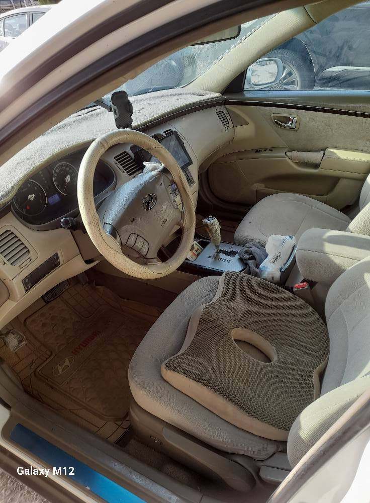 السلام عليكم 
هونداي ازيرا ٢٠٠٩ السياره جهازه من كلشي تبريد تدفئه مري شفط تخم تاير حدادية خير من الله السياره نظيفة مال بيت العنوان بغداد *********** بغداد, العراق
