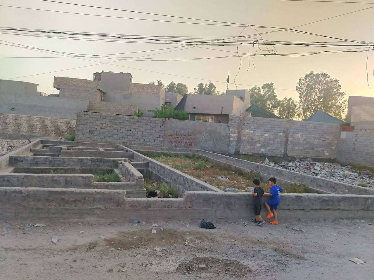 السلام عليكم 
قطعه ارض مع بتلو للبيع المساحه ٢٥٠متر السعر٤٦ نوع العقار طابو زراعي ٢٥  رقم للتواصل ***********
