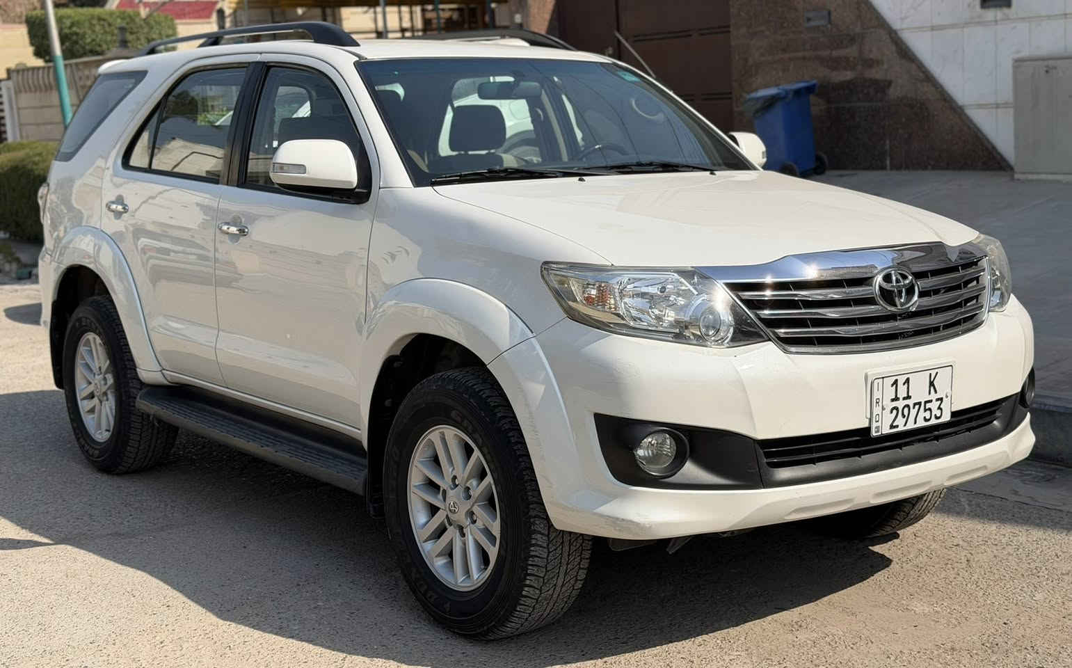 السلام عليكم
تويوتا فورتشنر 2014 خليجي وكالة تويوتا 
محرك 4000 V6 ستة سلندر
فور ويل درايف 4*4
٧ راكب 
٣ قطع تبريد
تبربد شاشة
( مكفولة من الصبغ و البارد ) نظيفة جداً
ماشية 150 الف كيلو

السعر 22,500$ (225 ورقة )
رقم بغداد بأسمي 
مكانها بغداد / شارع فلسطين 
***********
