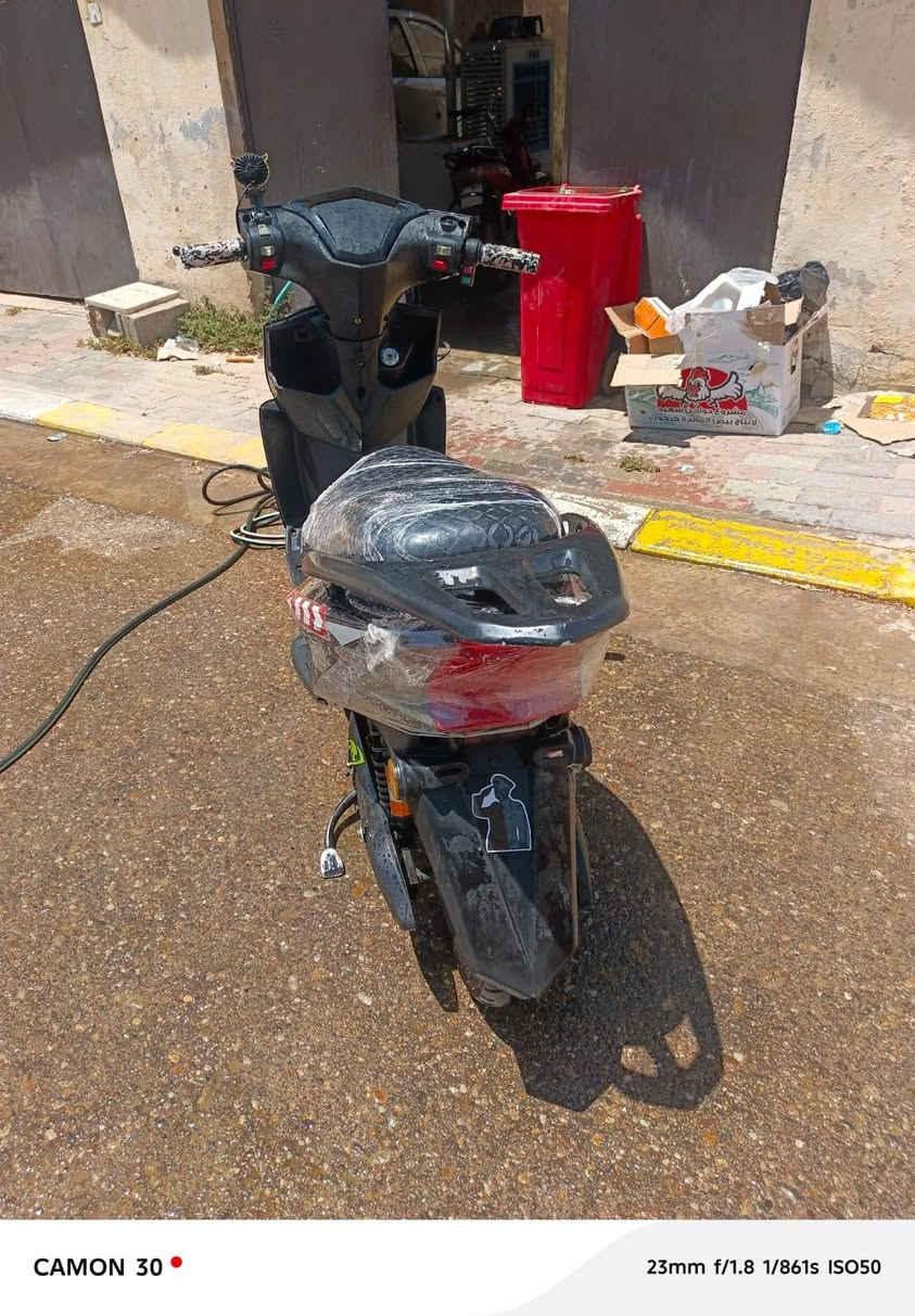 دراجه شحن للبيع
سلام عليكم 
ماطور شحن بهاذه شكل 
مواصفات 
👎 
1 ست بطاريات كلهن 10 أو 11 تقره يعني فول 
2 شاحنه 72 فولت
3 نضام بك 
4 سرعه بل عداد تقره 99 و حقيقي 60الى 70
5 دبلات 4 
6 غشر باسكل نضيف نفس موضح بل صور 
7 سعره ب 400 بي مجال الطيبين


**إذا كنت صاحب هذا الإعلان وتريد حذفه لأي سبب، رجاءا أرسل رسالة إلى الدعم الفني**