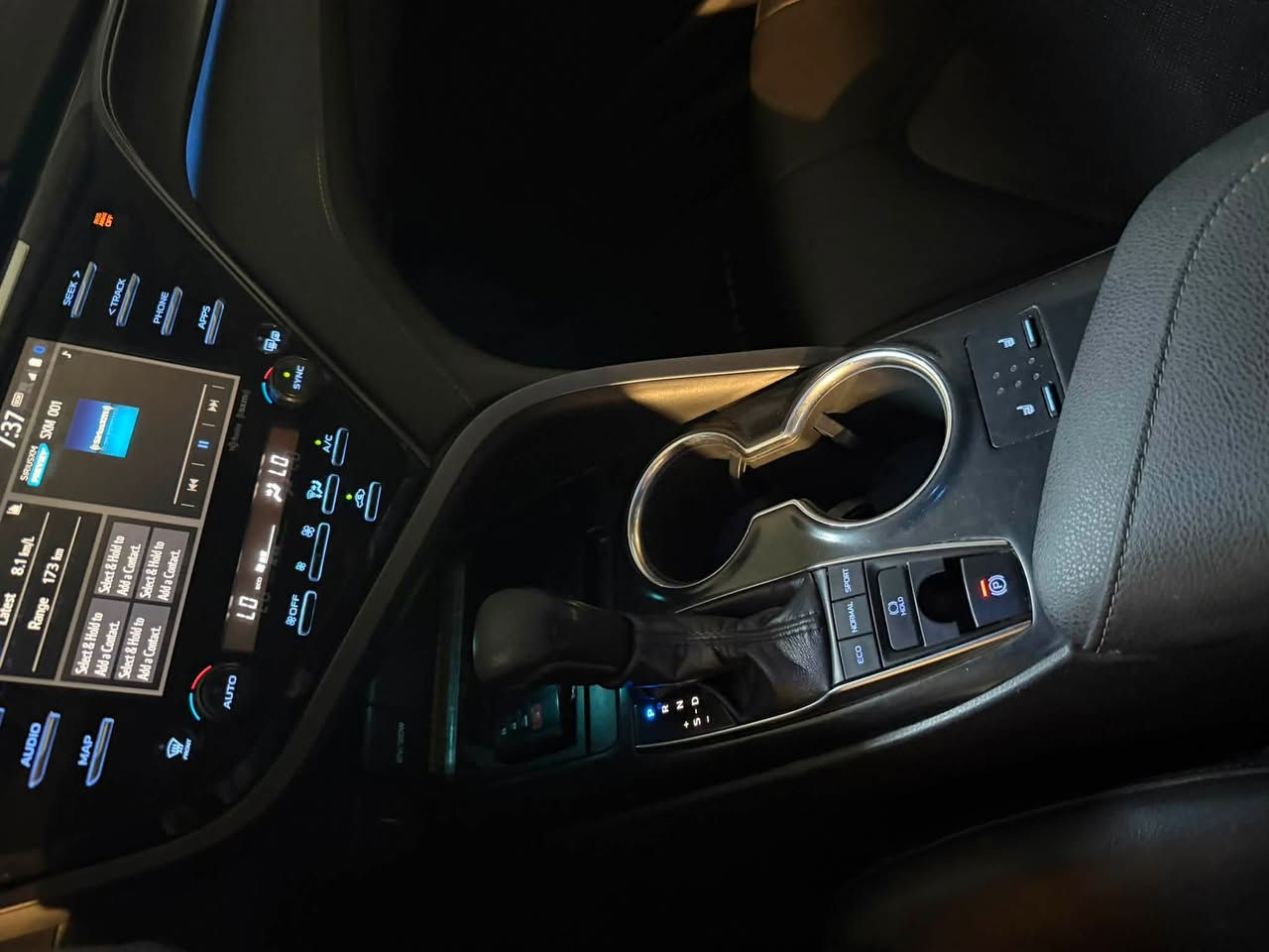 السلام عليكم
🚗 للبيع | Toyota Camry XSE 2019
🔹 الموديل: 2019�🔹 الفئة: XSE فل مواصفات�🔹 المحرك: 2500 CC
المواصفات:�سقف بانوراما�تشغيل عن بُعد�كاميرا خلفية�رادارات جانبية
رادارات امامية�نظام المحافظة على المسار (Lane Assist)�مقاعد أمامية كهربائية (السائق والراكب)�مقاعد أمامية تدفئة�هاند بريك بصمه�لايت زينون
بك لايت ليد�تحكم بالستيرن اربع جهات مع شفتات
ويل السياره الاصلي موجود
📌 ملاحظه بيها بارد على كد شبر بالجاملغ الأمامي الأيمن فقط، 
وحادث الامريكي بارد بلجامغ الخلفي الايمن بدون ايرباك، وكل شيء موضح بالصور.
ماشيه 176,000 كيلو
💰 السعر: 18,500 دولار
📞 للاتصال: ***********
