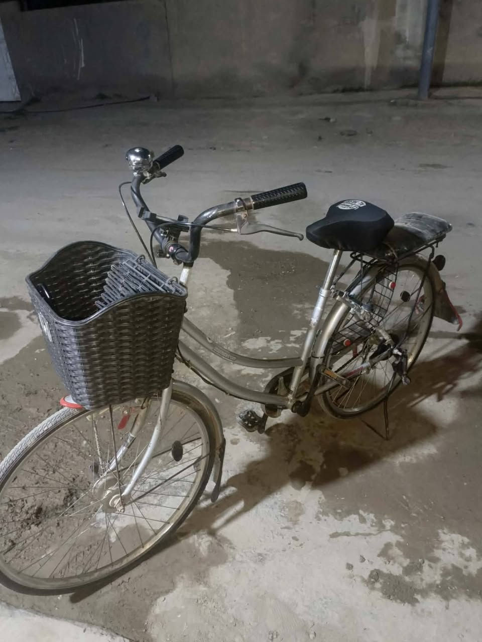 للبيع حجم 26 نضيف حساس سعرة 75 و بي مجال بسيط مكاني الخالص حي المجتبى 
‏‪***********‬‏
