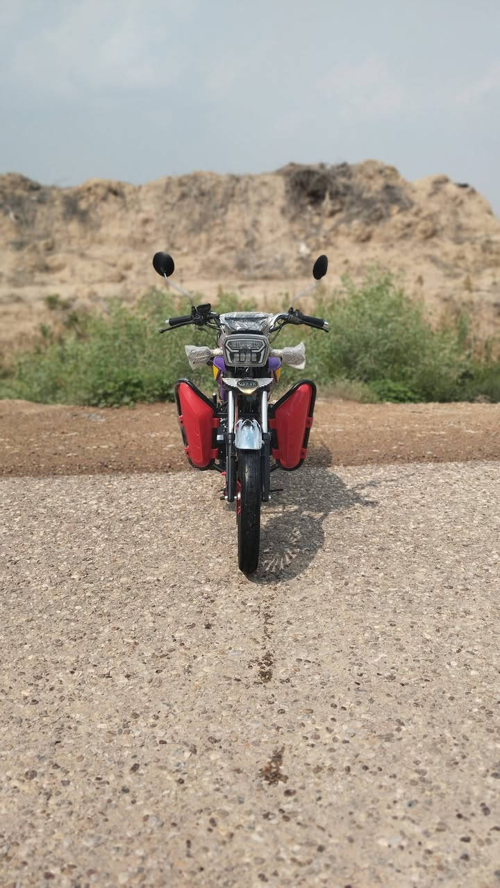 السلام عليكم دراجه سيفان للبيع موديل 25 دراجه بوضع الشركه مكفولة من كلشي كهربائيات كلهة شغاله المكان واسط العزيزيه السعر 800وبيهة مجال الاتصال على الرقم ***********
