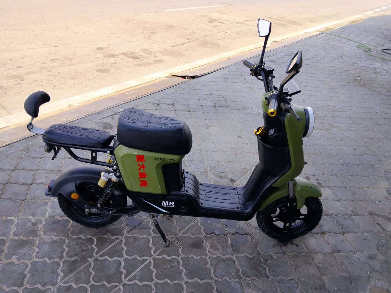 R9  5 بطاريات كبار نضافه 80/100عنوان زبير قرب المحكمه جديده سعر 350 شراي يتصل ***********
