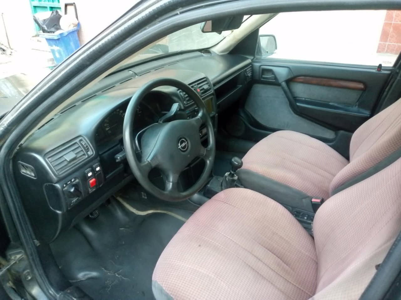 سياره اللبيع موديل ١٩٩١ مكاني بغداد رقم ***********
