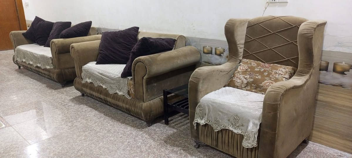 تخم ١٠ مقاعد نضيف تزاكام السعر ٣٥٠مكاني مشخاب ***********
