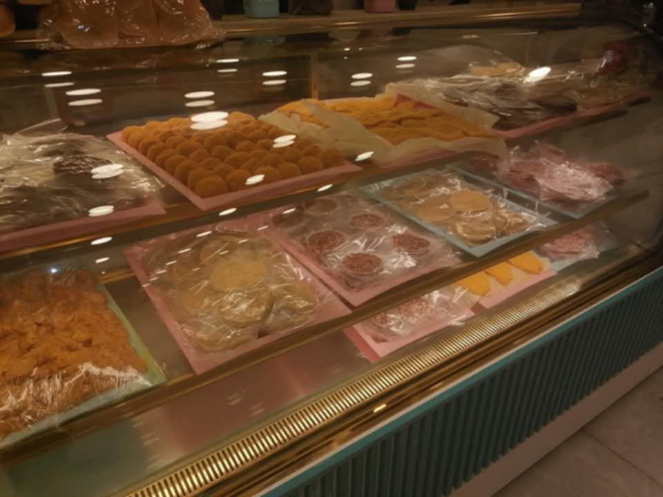 خلفه بيتزا ومناقيش وغربي جيميع الطباق وهاذ جزا من شغلي لي يريد يتفضل خاص *********** جوه 40ماطلع
