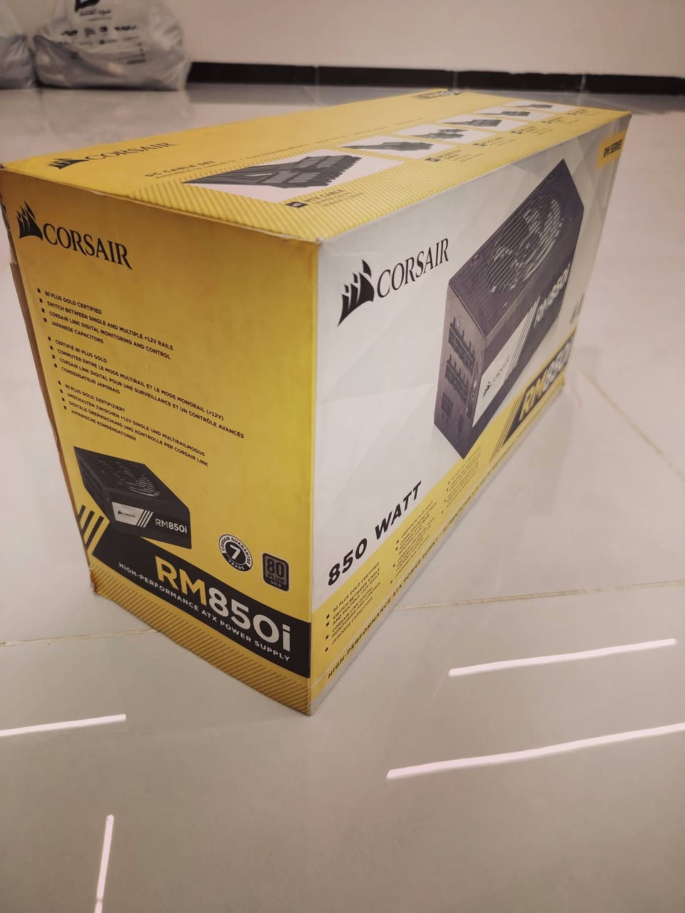 ​Corsair RM850i 850 Watt 80 PLUS Gold Certified Fully Modular Power Supply
الشركة المصنعة: Corsair (كورسير)
​الموديل: RM850i
​القوة: 850 واط (850W)
​شهادة الكفاءة: 80 PLUS Gold (توفير عالي للطاقة وكفاءة ممتازة)
​نوع الكيبلات: Fully Modular (بالكامل موديولار، يعني تكدر تفصل وتركب الكيبلات اللي تحتاجها فقط لترتيب الكيس)
​ميزة الـ i (Corsair Link): يدعم التوصيل بالكمبيوتر لمراقبة استهلاك الطاقة والتحكم بسرعة المروحة عبر البرنامج بشكل رقمي الرقمي (Digital Monitoring).
​المكثفات: مكثفات يابانية عالية الجودة (Japanese Capacitors) لتحمل درجات

للمهتم فقط اكتب تم واني ادخلك خاص او التواصل على الرقم وتساب او على الخط... ***********
