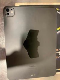 آيباد ١١ برو M4 • بطارية ٨٥ • نضيف