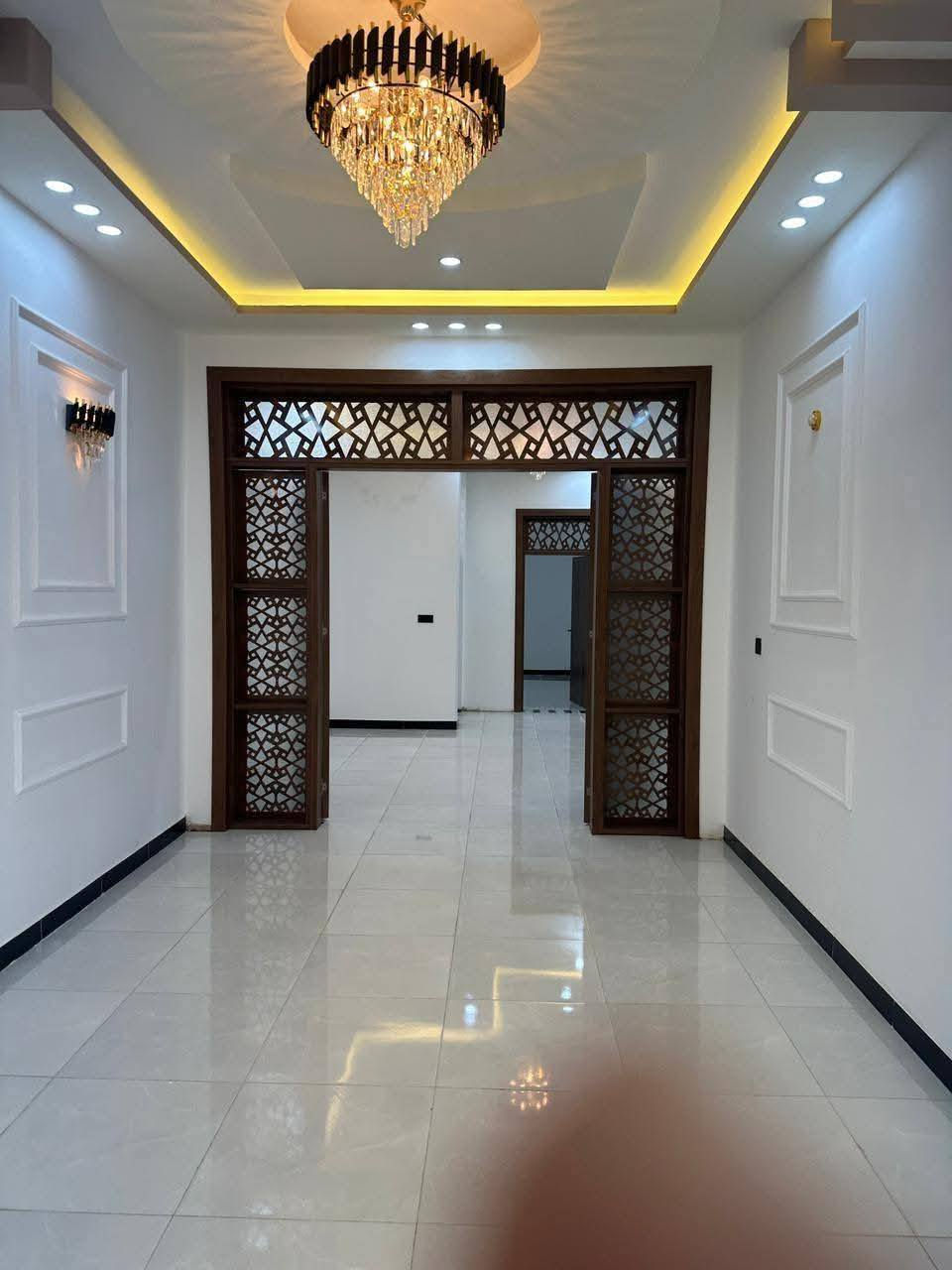 بيت 150 متر سعر ٥٦وبيه مجال
بيت للبيع 150متر على شارع المطار مقابيل ملحق القريه ماء وكهرباء واتبليط الحد باب بيت طابو زرعي سند 25 بناء طابوك جمهوري صب كونكريت سيراميك بورسلين ثقيل الاستفسار خاص او اتصال على رقم تالي 
*********** أو تساب احجز بيتك.....،،،،،
