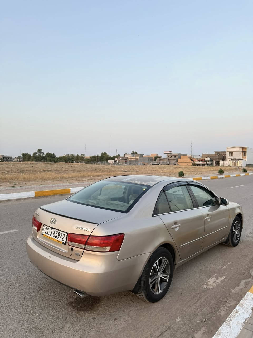 السلام عليكم للبيع 
هونداي سوناتا 2007 وارد أمريكي فول مواصفات رقم بغداد دولي شرط تحويل ثاني يوم سنويه و هزه و ارقام كله جديد سنويه لل 2031 محرك V6 حجم 3300 محرك و كير مكفولات تخم تاير صدر خلفي و امامي جديد باتري جديد تبريد ثلج و تدفئه نار السياره بيهاا طخه بالجاملغ الخلفي  مال امريكا واني بيدي رشيتهاا حزام اثر جراد فقط السياره جديده و مال جناي شرط ترايهاا زيرو وين ما يعجبك اطلع بيهاا 
المكان صلاح الدين 
السعر 80 وبيهاا مجال للطيبين و اعتذر عن الاقساط و الوعده و الي يحب تفاصيل اكثر الاتصال على الرقم 
*********** 
***********
