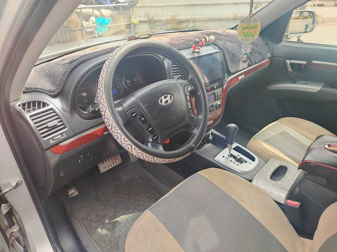 السلام عليكم سنتافي أدوات ١٢ كصت جنطه مشتغله بيدي حداديه امامي وخلفي جديد طخم تاير جديد تبريد وتتفا وثلاجه تبريد قطعتين ٧راكب لون سلفري شاشه وكامرة خلفيه مكينه كاز  السعر ٦٥ وبيه مجال حك الجيه مكان السيارة عمارة ***********
