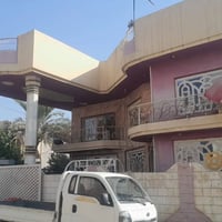 بيت للبيع مساحته 360 متر طابو صرف حي الجامعه طابقين كما موضح في الصور ...