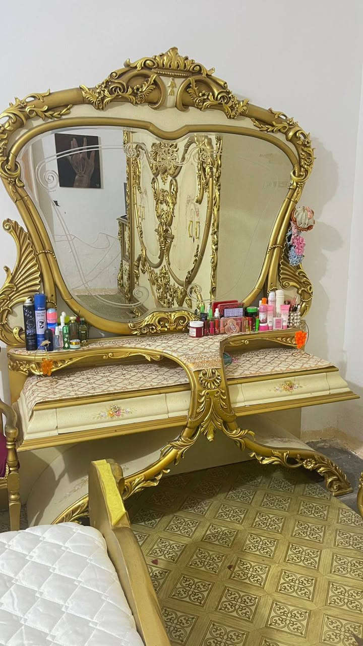 غرفه للبيع السعر مليون وسبعميه المكان بغداد ***********
