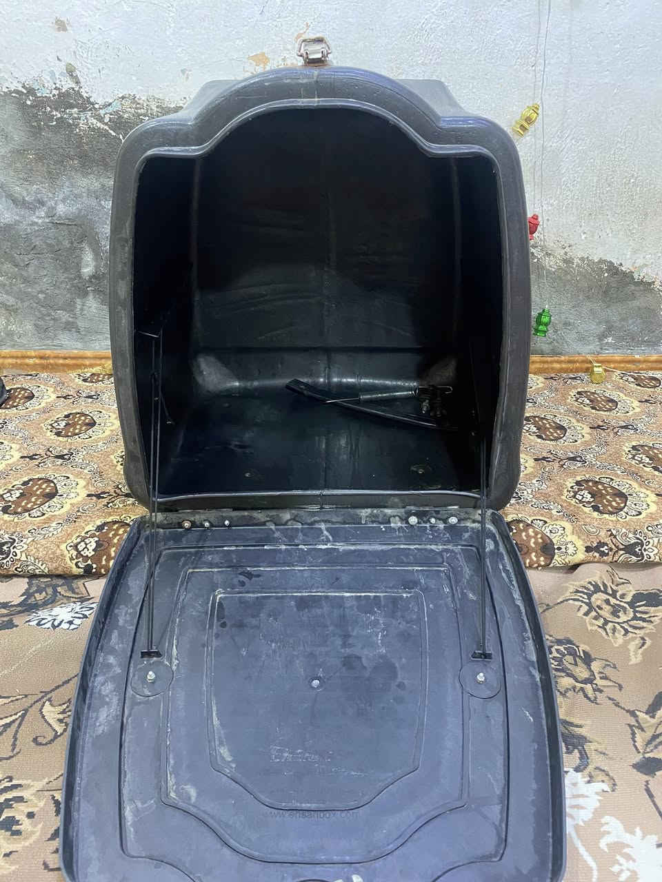 صندوك دلفري للبيع نضيف وقفاله شغال ومفاتيحه موجوده 
سعره 30الف مكاني البصره الحيانيه 
الرقم ***********
