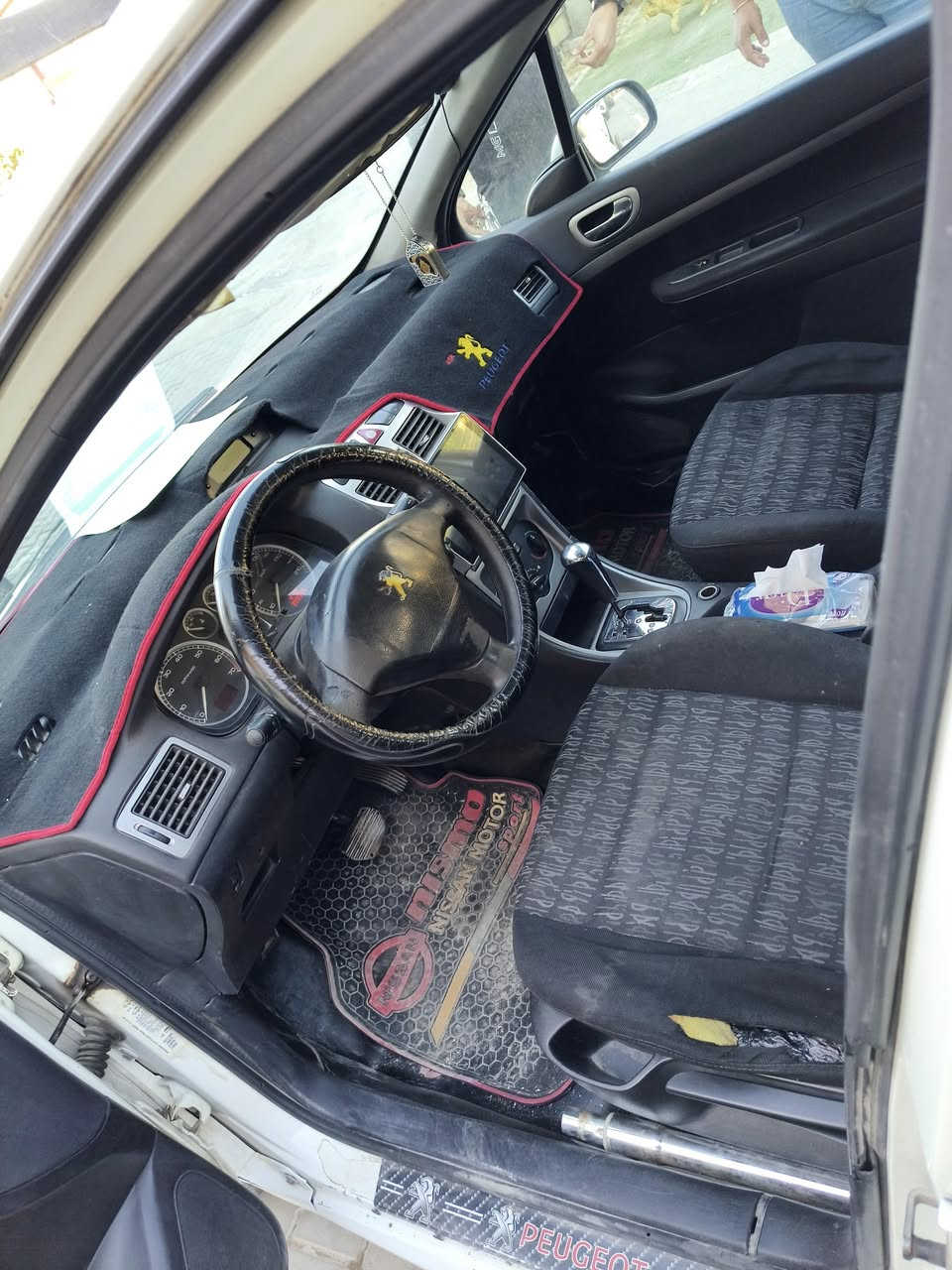 للبيع بيجو ٢٠٠٥
رقم نكليزي
***********
