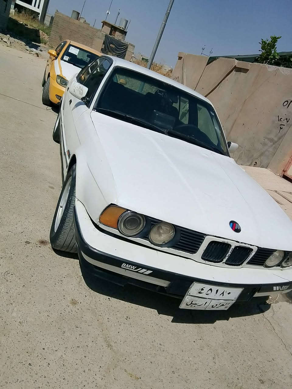 بي ام 520 شرط الوكاله  والتحويل كير شرط طخم جديد كهربائيات كلها شغاله عنوان السياره موصل حي الوحده السعر 40 للاستفسار اتصل ***********..... ***********
